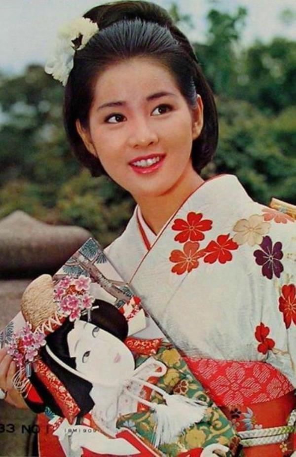 日本历史上颜值最高女优，年近古稀依旧美貌