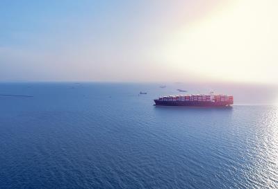 万海航运豪掷 1.5 亿美元，订购 4.8 万个集装