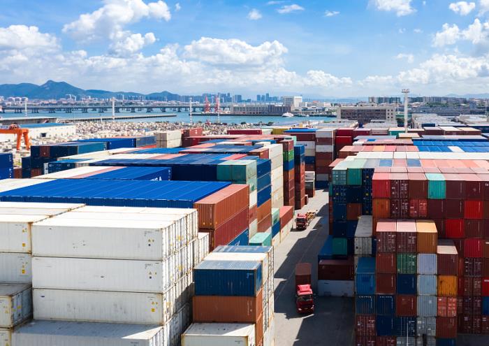 国际海运鹿特丹港2025上半年货运量同比降4.1%（折射欧洲贸易活力不足）
