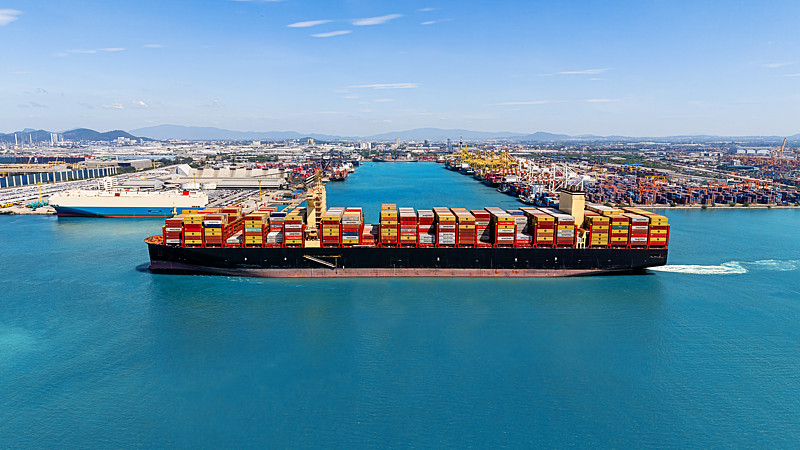 智能除湿机借助广东深圳全球物流配送到英国