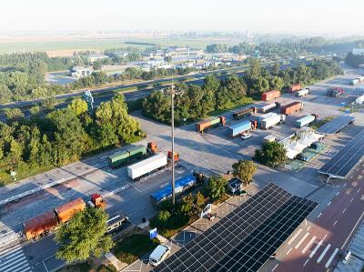 北面冲锋衣借用深圳环球货运派送到荷兰