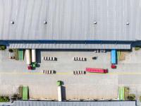 羽绒服经过中国上海国际运输递送到法国